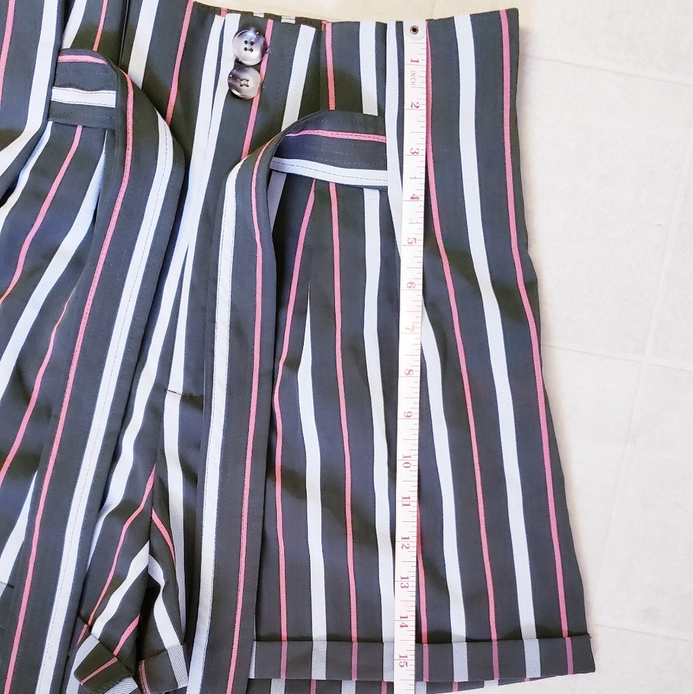 Like new S Lumiere high rise shorts - Picture 4 of 10